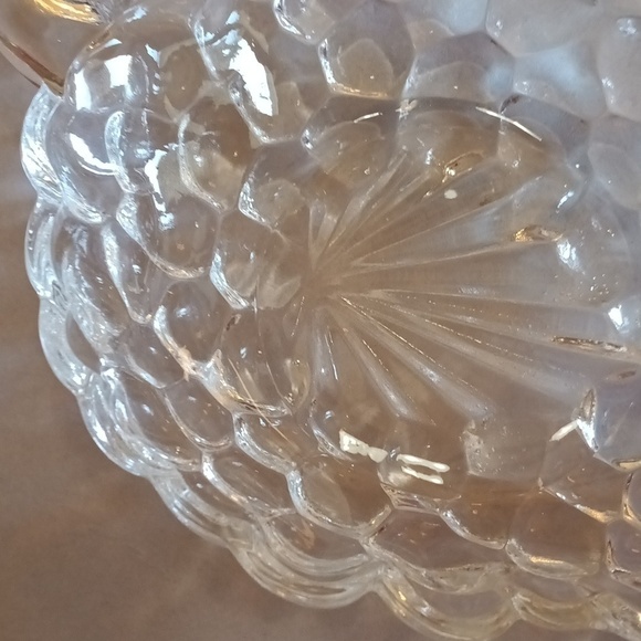 VTG Anchor Hocking glass bunch of grapes shaped dish with stem EUC candy dish - Picture 4 of 7
